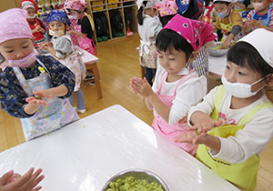 給食時の風景写真(1)
